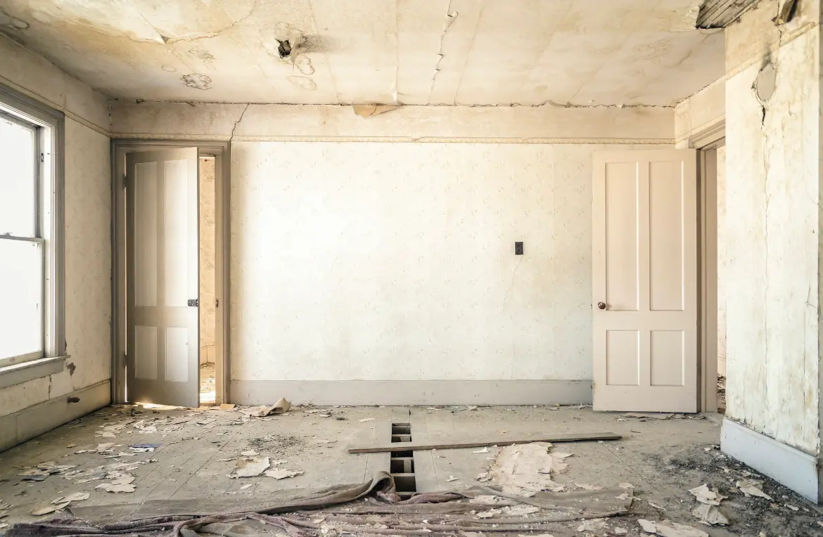 Waste disposal crew managing a cleanout project in Andalusia